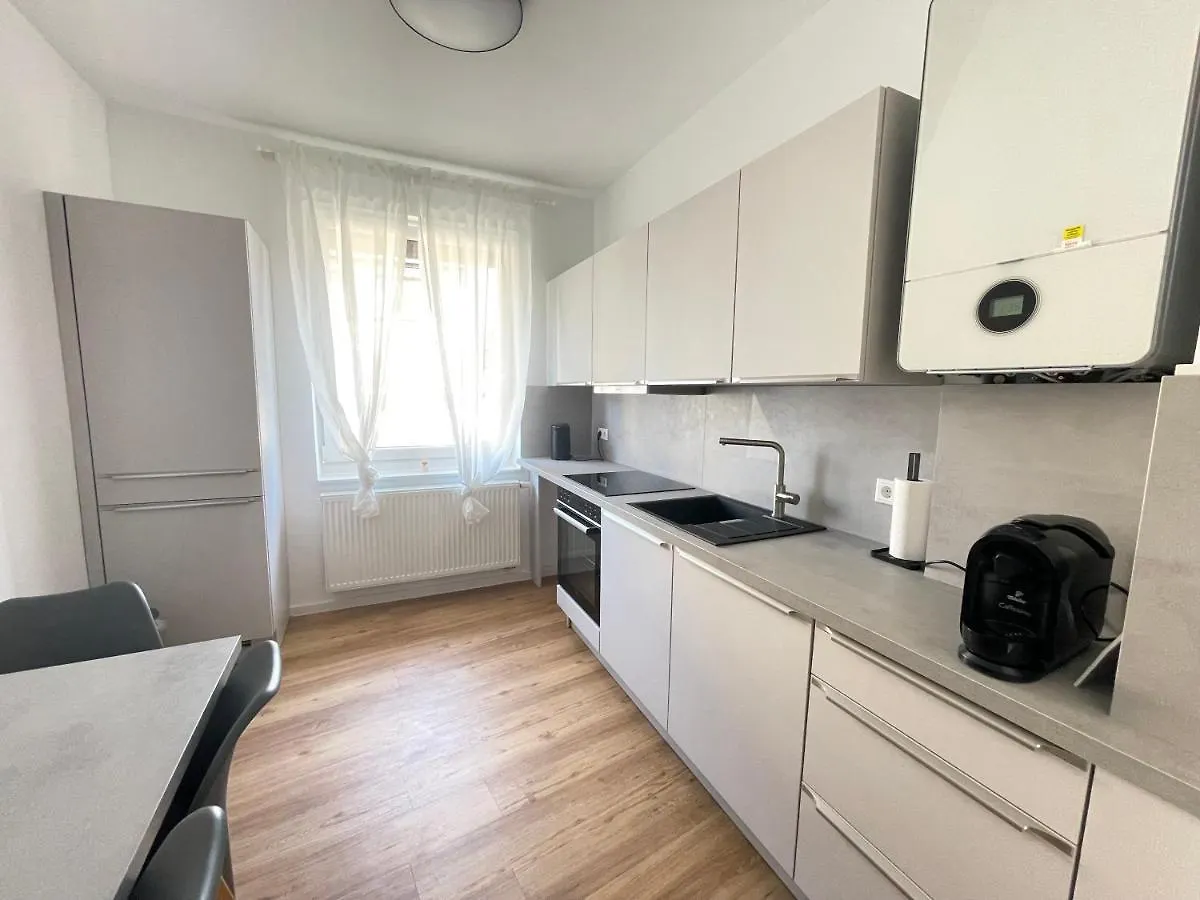 130Qm - 2 Apartments Side By Side - Free Parking - City - Mallibase Apartments Hannover 0*,